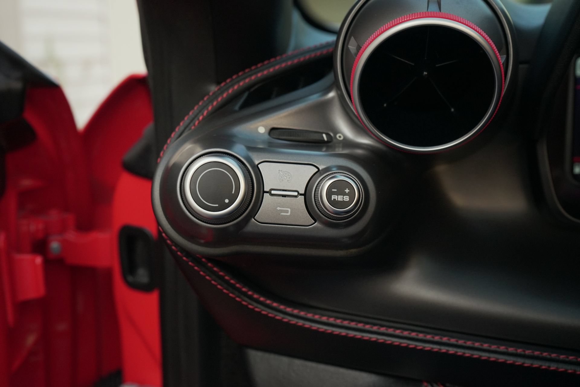 Used 2021 Ferrari F8 Tributo RWD image 26