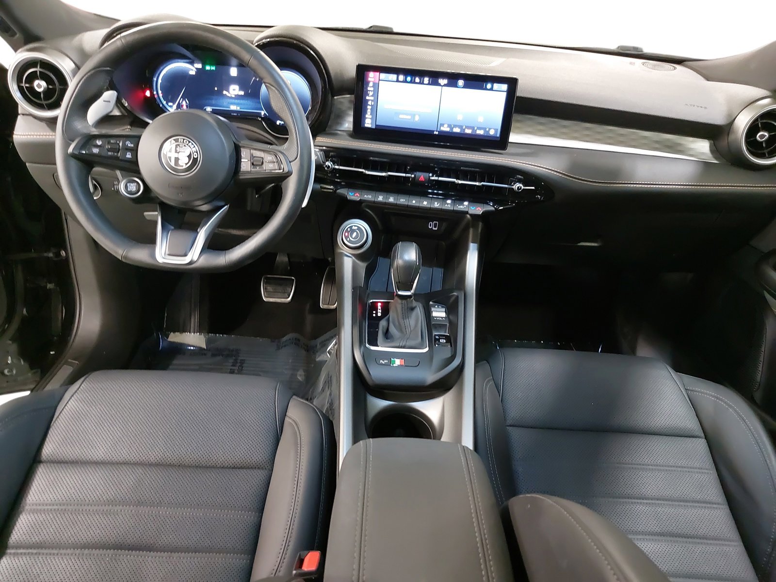 Used 2025 Alfa Romeo Tonale w/ Premium Package image 9