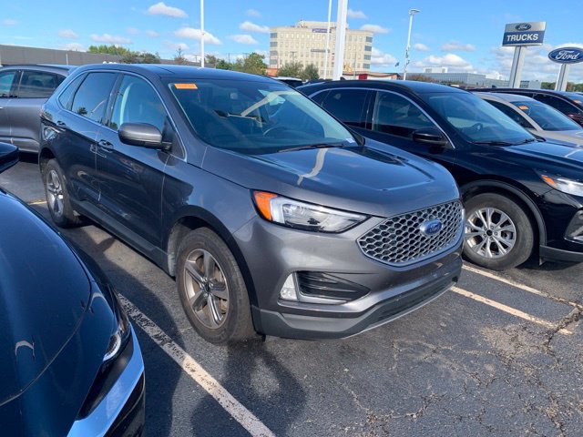 Used 2023 Ford Edge SEL w/ Convenience Package AWD/4WD image 2