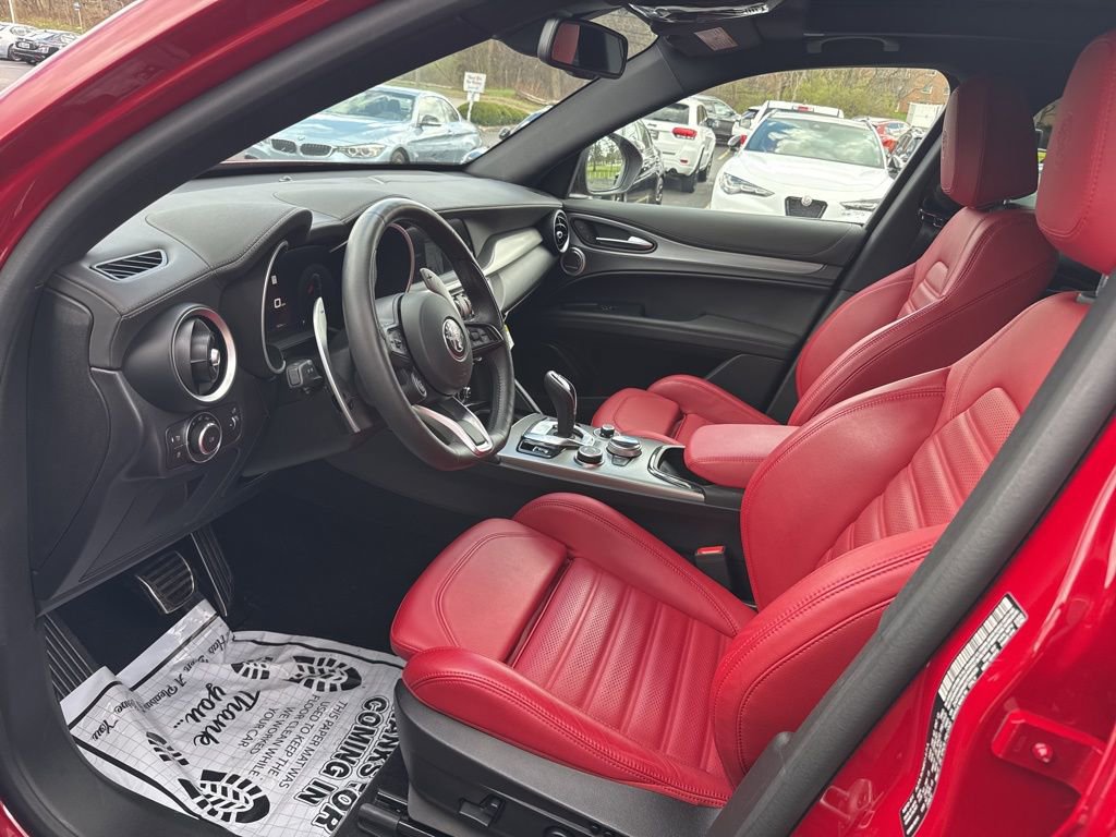 Used 2024 Alfa Romeo Stelvio Veloce image 27