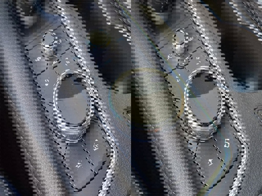 New 2025 Cadillac XT6 Luxury image 22