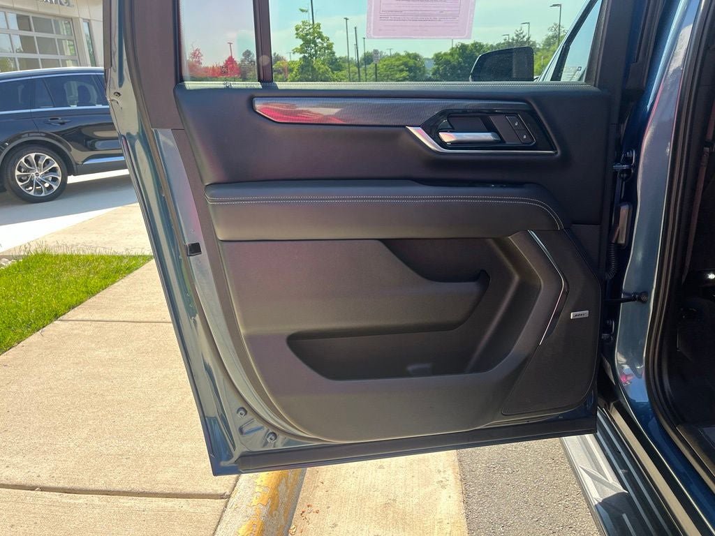 Used 2025 GMC Yukon XL Elevation AWD/4WD image 18