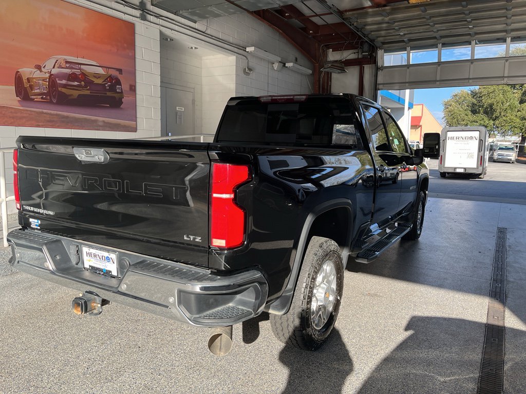 Used 2024 Chevrolet Silverado 2500 LTZ w/ LTZ Convenience Package image 9