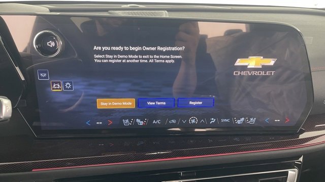 Used 2025 Chevrolet Traverse RS image 41