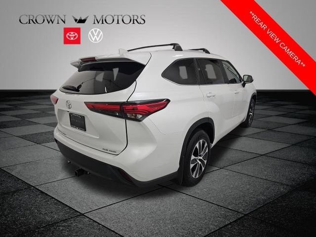 Used 2023 Toyota Highlander XLE AWD/4WD image 6