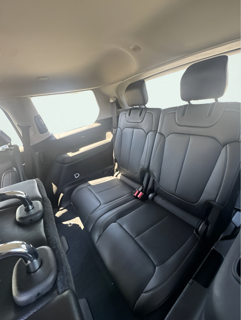 Used 2023 Jeep Grand Cherokee L Limited AWD/4WD image 18