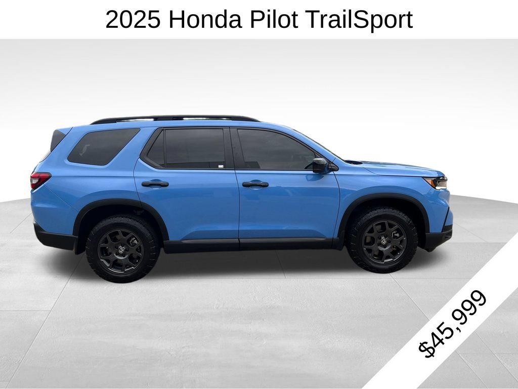 Used 2025 Honda Pilot TrailSport image 2
