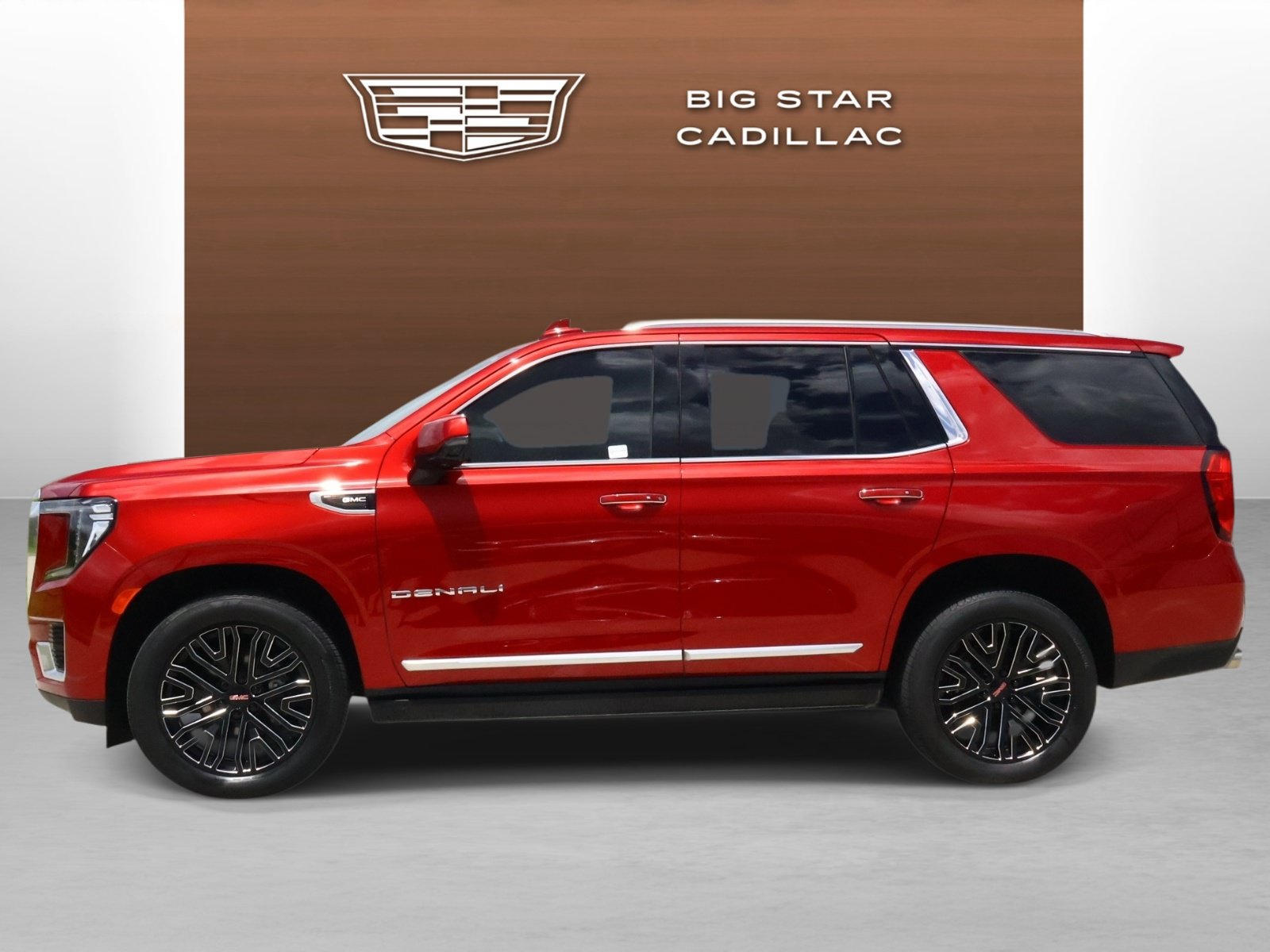Used 2021 GMC Yukon Denali w/ Denali Premium Package RWD image 2