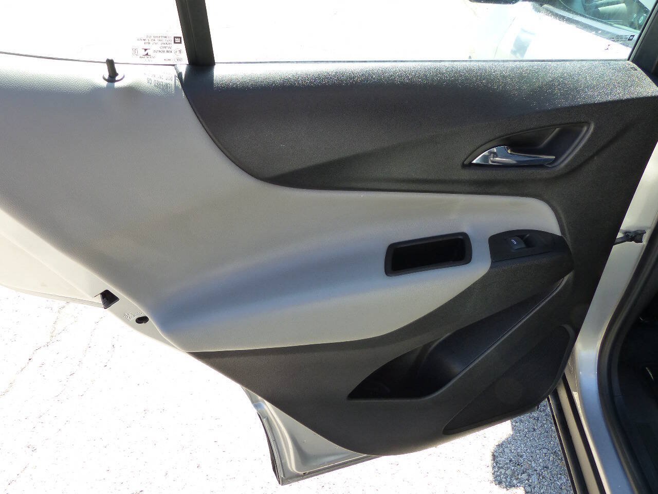 Used 2022 Chevrolet Equinox LS FWD image 21