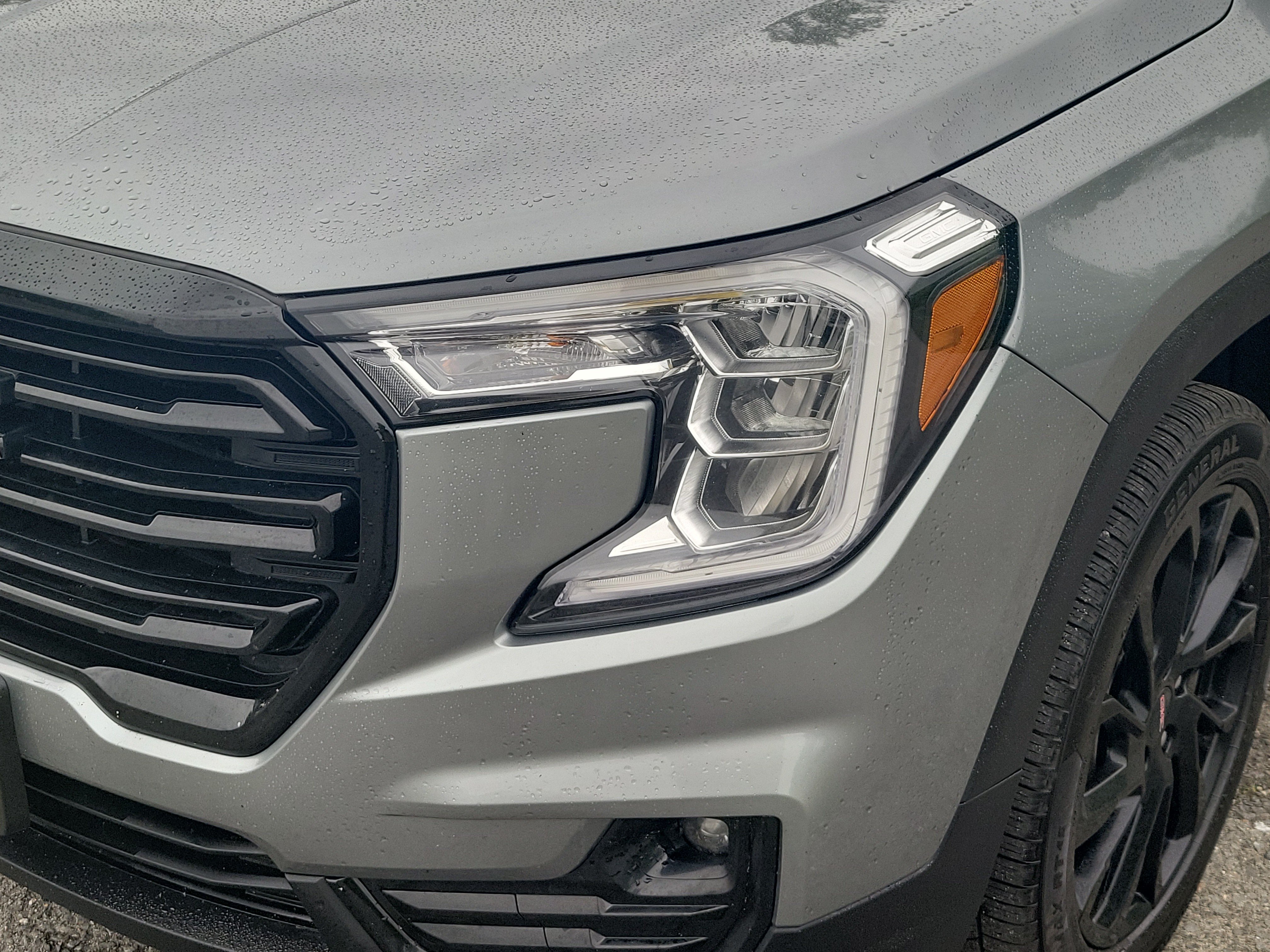 Used 2023 GMC Terrain SLT w/ Infotainment Package II AWD/4WD image 9