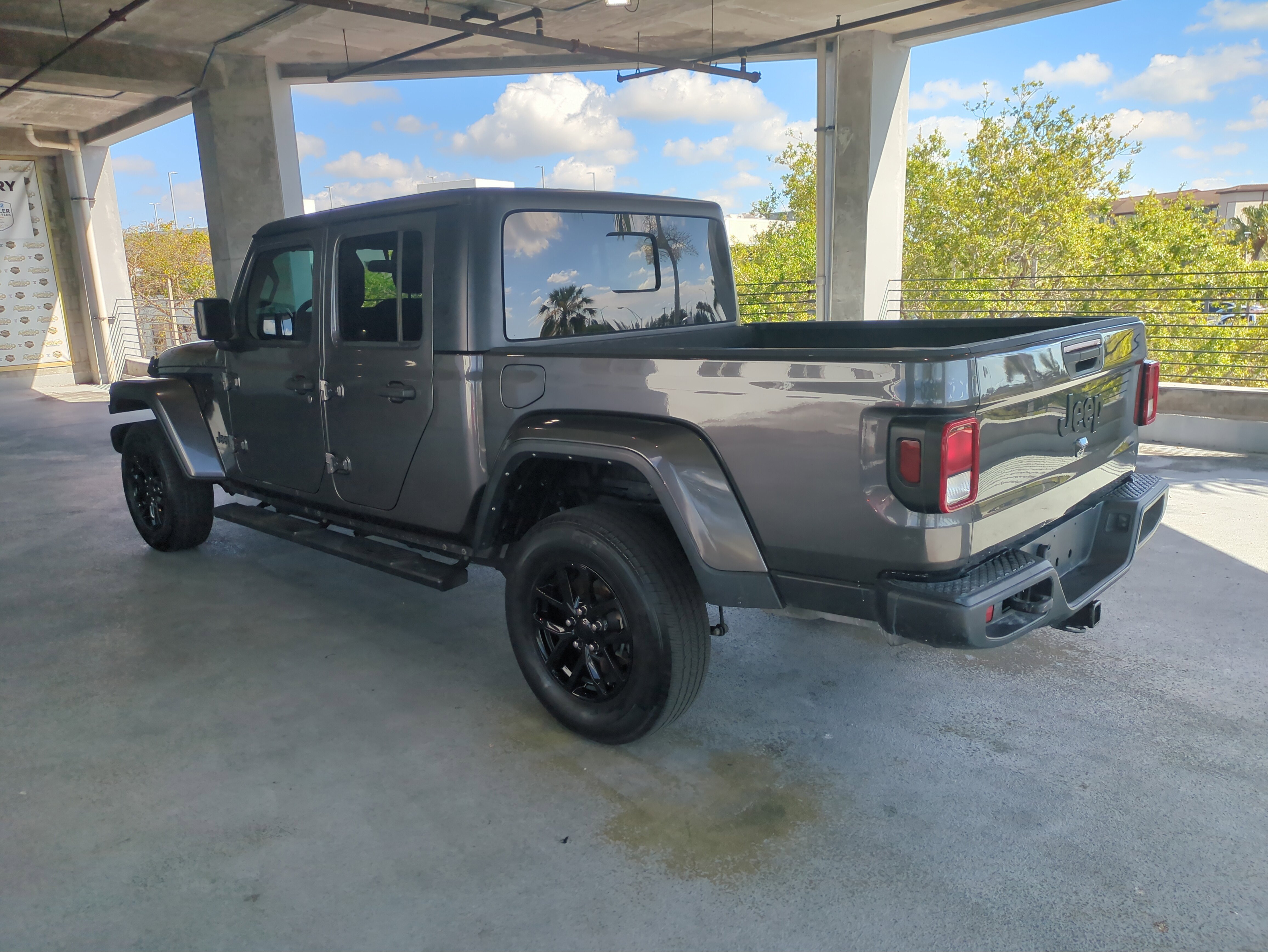 Used 2022 Jeep Gladiator Sport AWD/4WD image 7