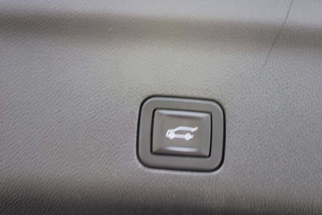 Used 2023 GMC Yukon AT4 w/ AT4 Premium Package AWD/4WD image 8