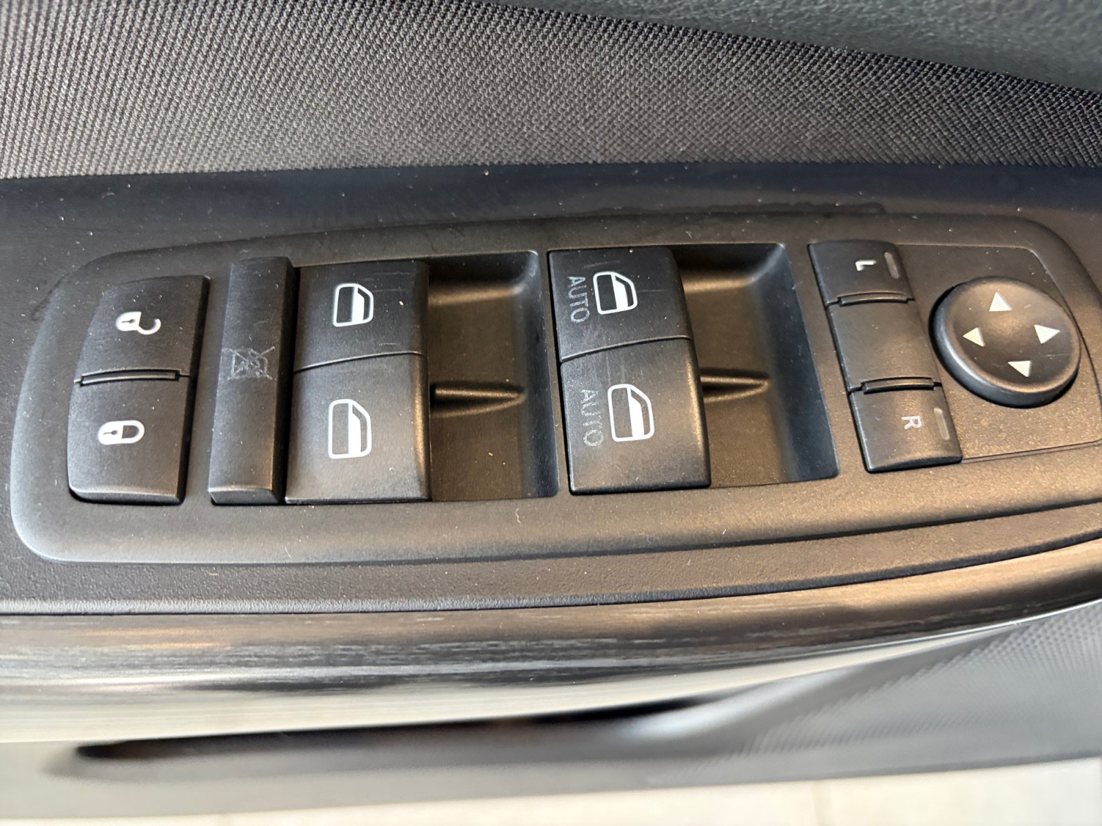 Used 2015 Jeep Cherokee Latitude FWD image 13