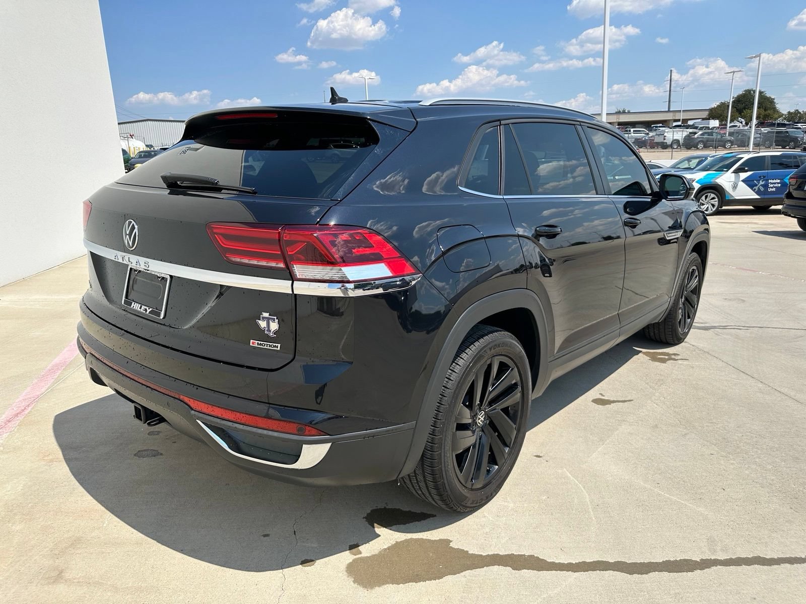 Used 2022 Volkswagen Atlas Cross Sport SE AWD/4WD image 7