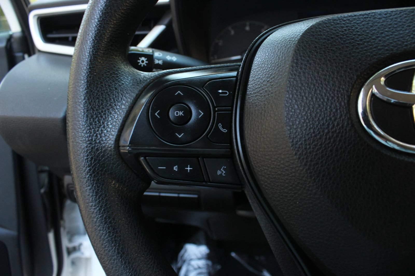 Used 2023 Toyota Corolla LE FWD image 28