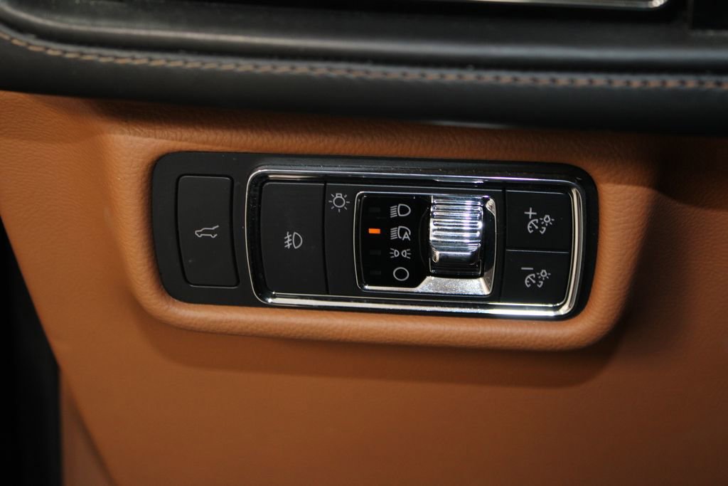 Used 2022 Lincoln Aviator Black Label w/ Class IV Trailer Tow Package image 45