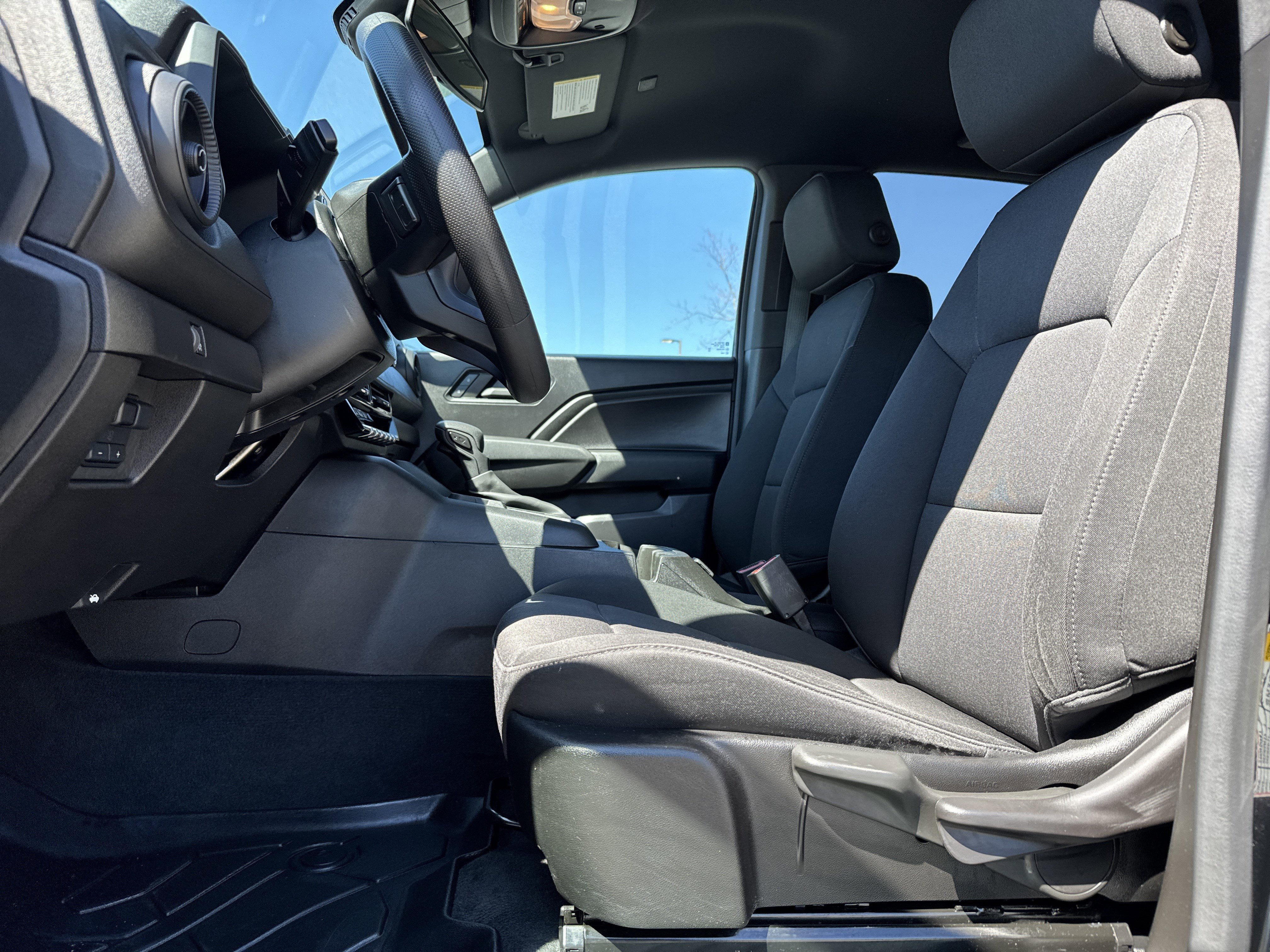 Used 2024 Chevrolet Colorado W/T image 16