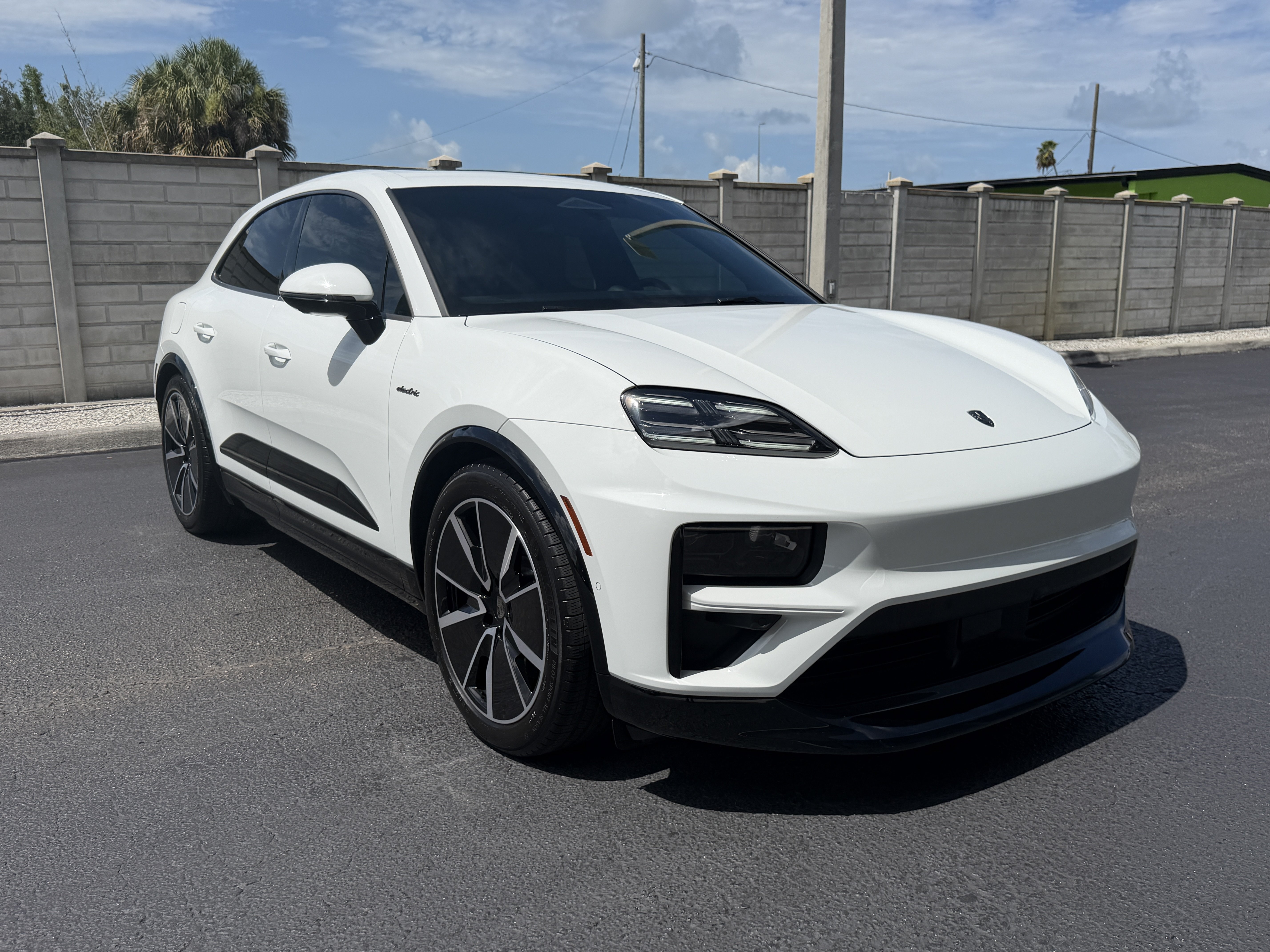 Used 2024 Porsche Macan Turbo Electric AWD/4WD image 8