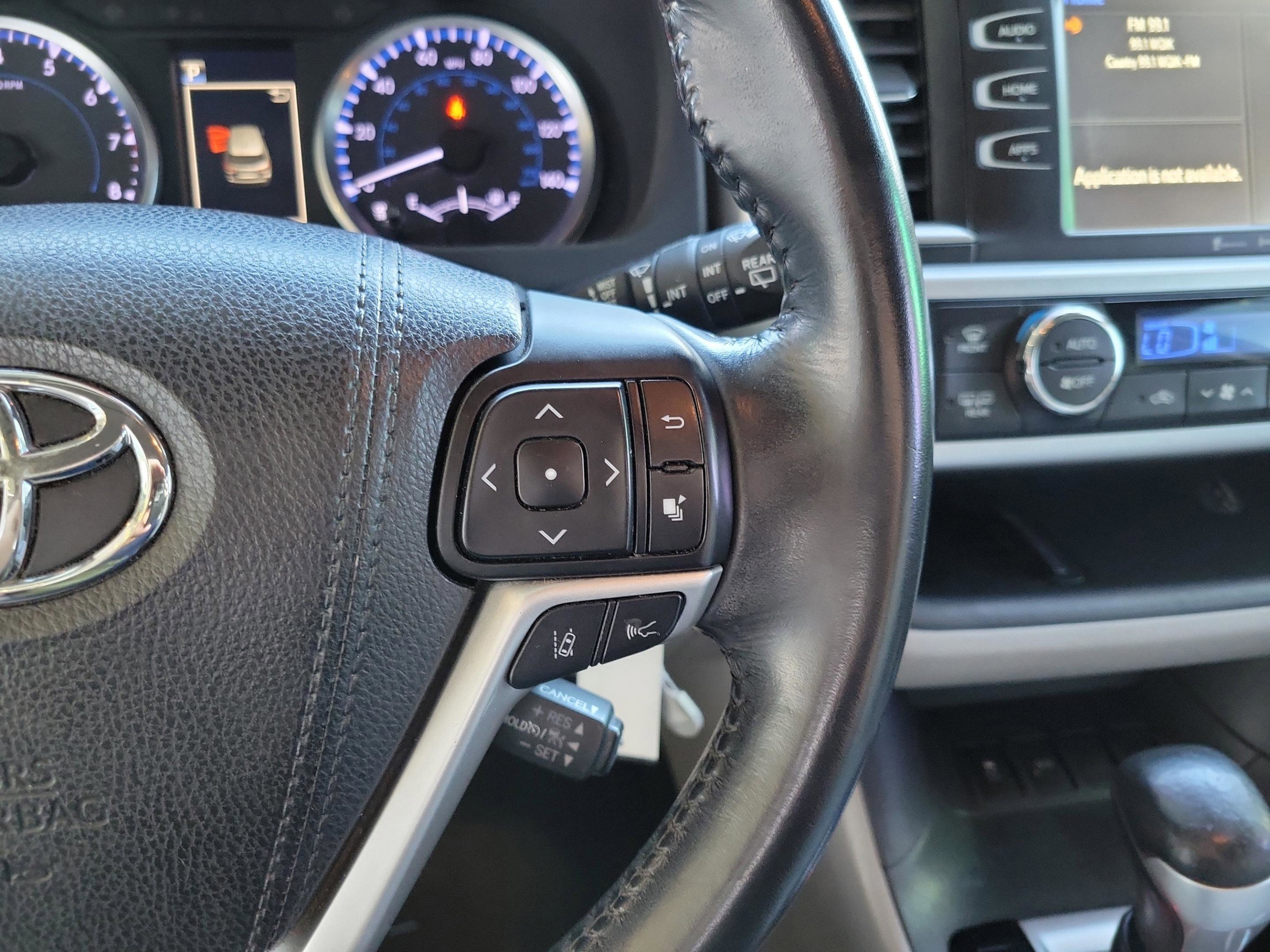 Used 2018 Toyota Highlander LE image 17