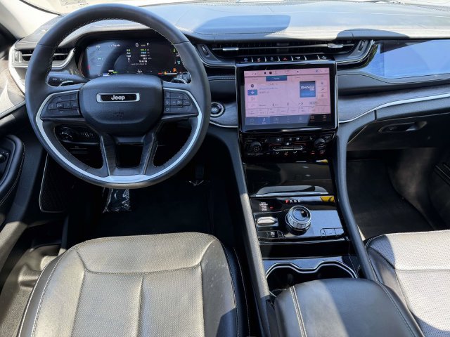 Used 2022 Jeep Grand Cherokee Limited 4xe w/ Luxury Tech Group II AWD/4WD image 3