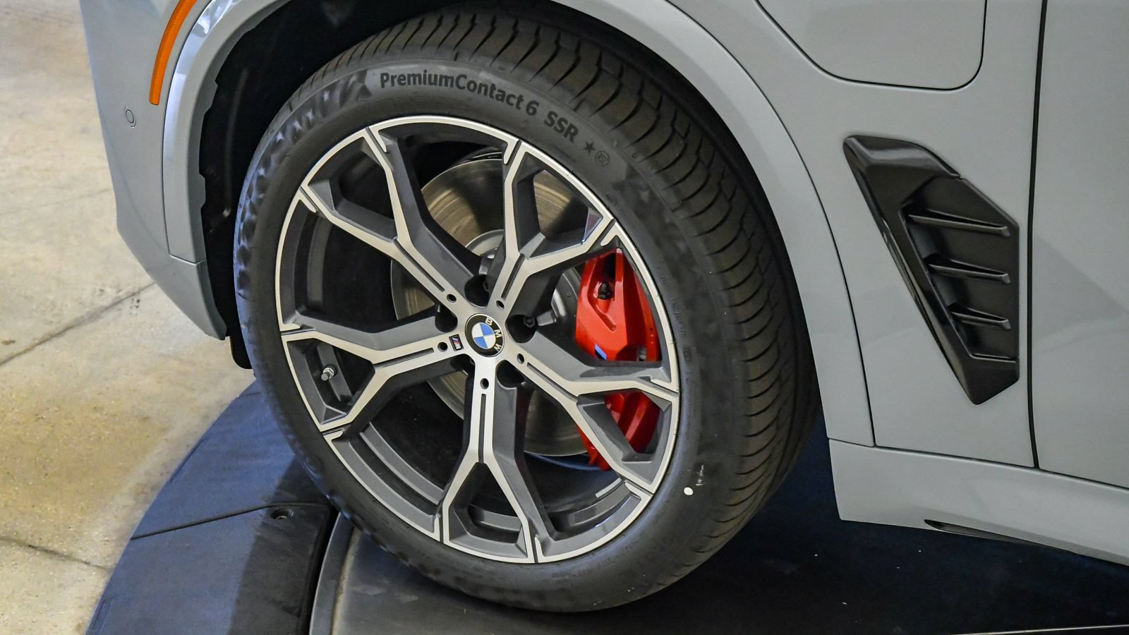 New 2026 BMW X5 xDrive50e w/ M Sport Package AWD/4WD image 10
