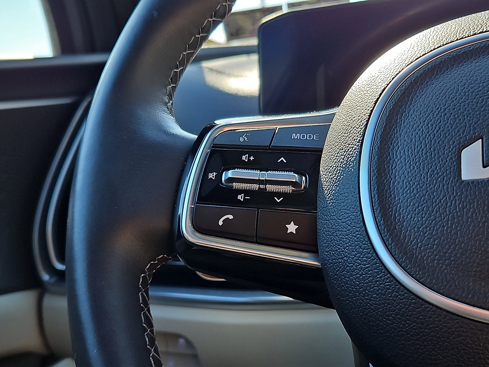 Used 2025 Kia Sorento SX Prestige image 22