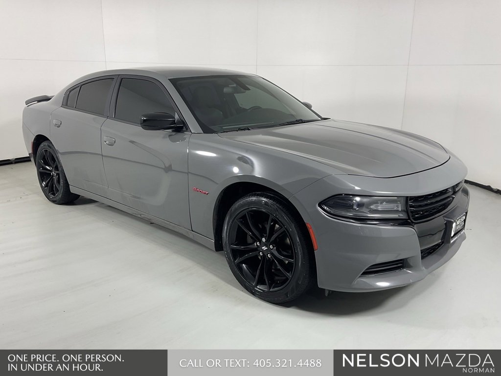Used 2018 Dodge Charger SXT w/ Blacktop Package