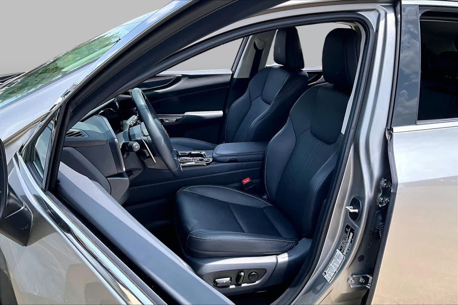 Used 2025 Lexus NX 250 FWD w/ Accessory Package (Z1) image 7