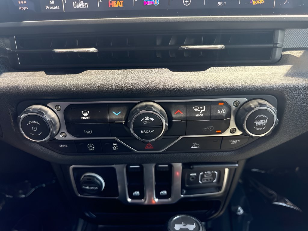 Used 2025 Jeep Wrangler Sport AWD/4WD image 14