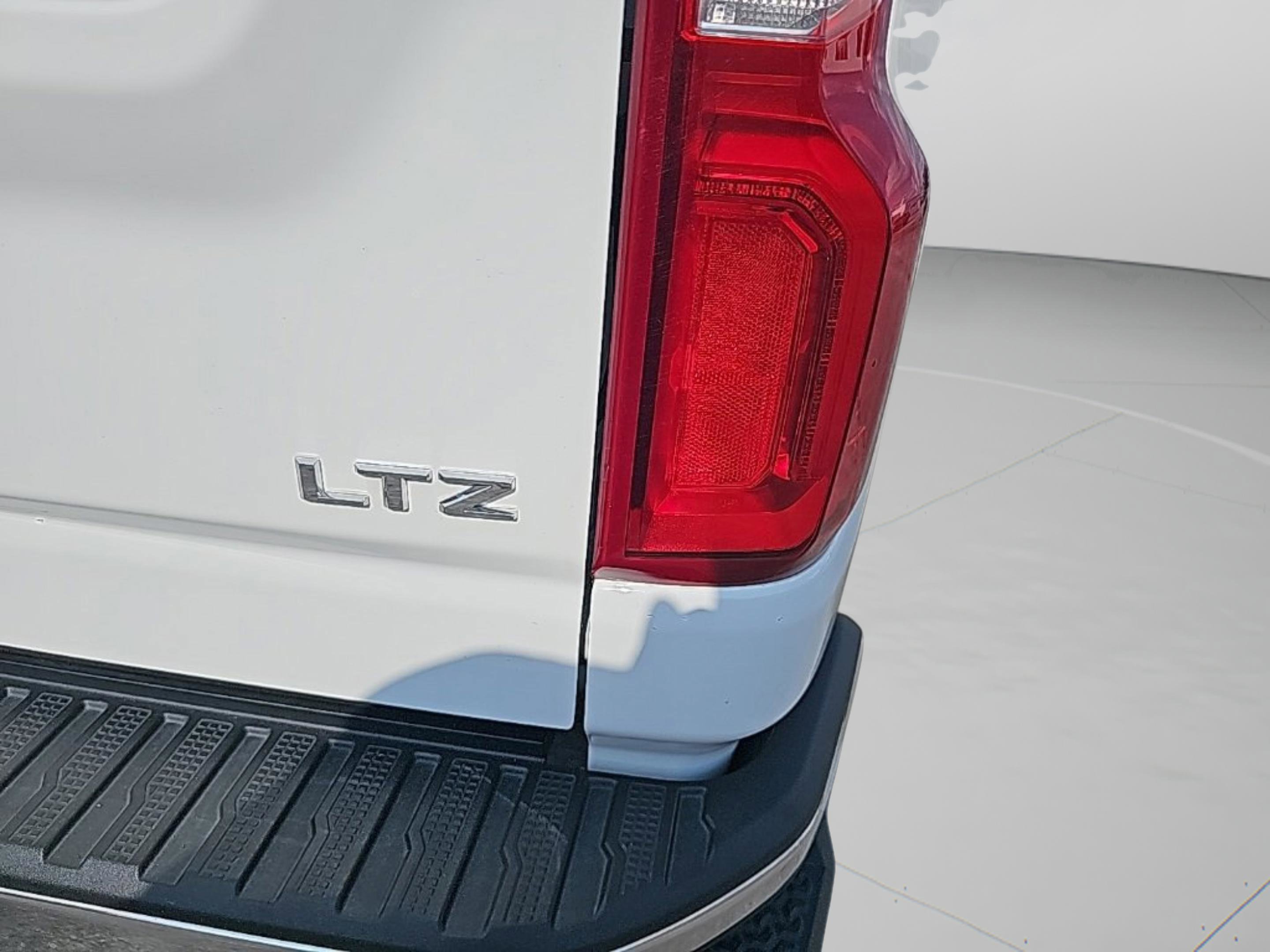 Used 2023 Chevrolet Silverado 2500 LTZ w/ LTZ Premium Package image 41