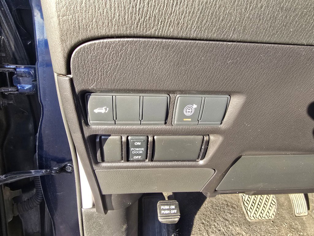 Used 2021 Nissan Armada SL w/ Captain's Chairs Package image 19