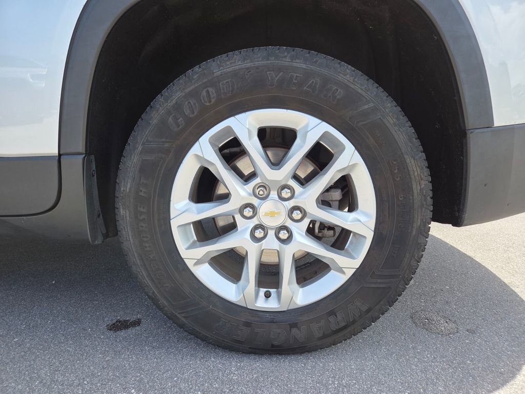 Used 2021 Chevrolet Traverse LT FWD image 17