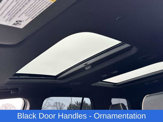 Used 2023 Chevrolet Traverse Premier w/ Redline Edition image 14