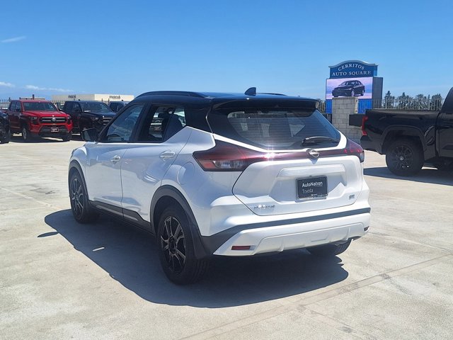 Used 2023 Nissan Kicks SR w/ SR Premium Package FWD image 7
