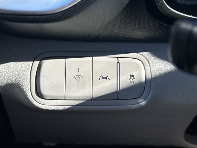 Used 2022 Hyundai Venue SEL FWD image 17
