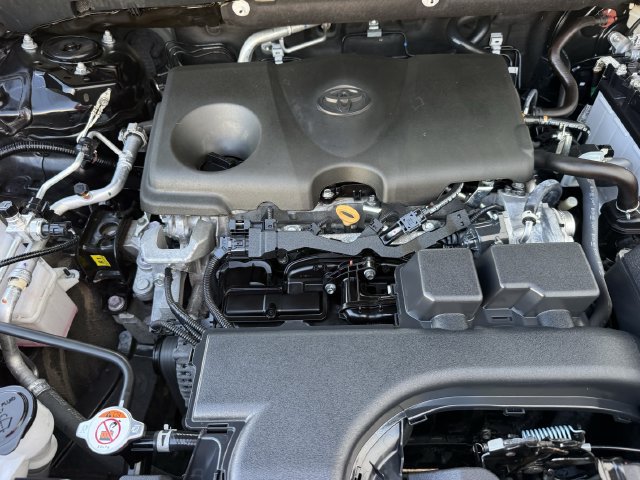 Used 2025 Toyota RAV4 XLE FWD image 33