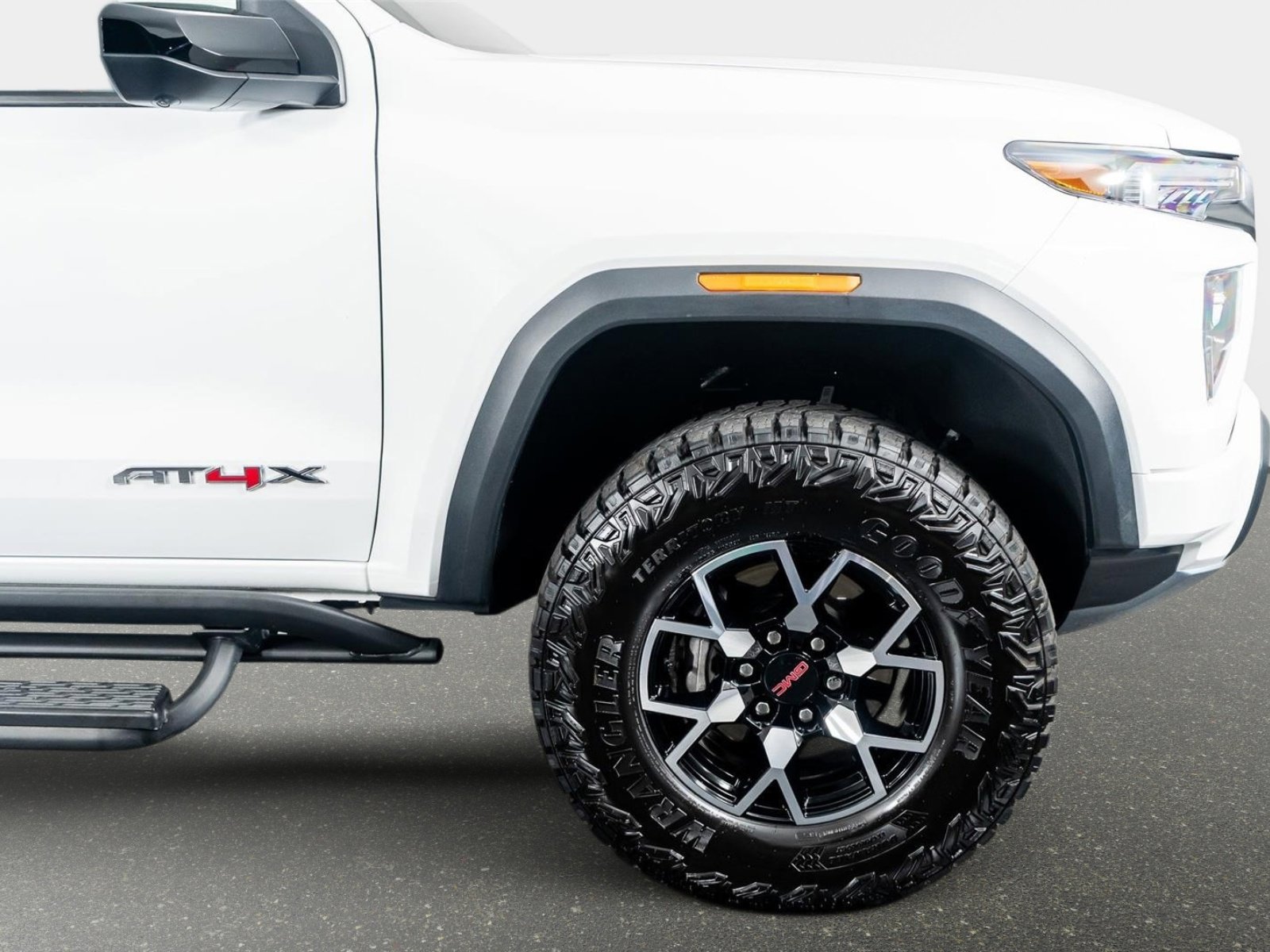 Used 2025 GMC Canyon AT4 w/ AT4X Package image 6