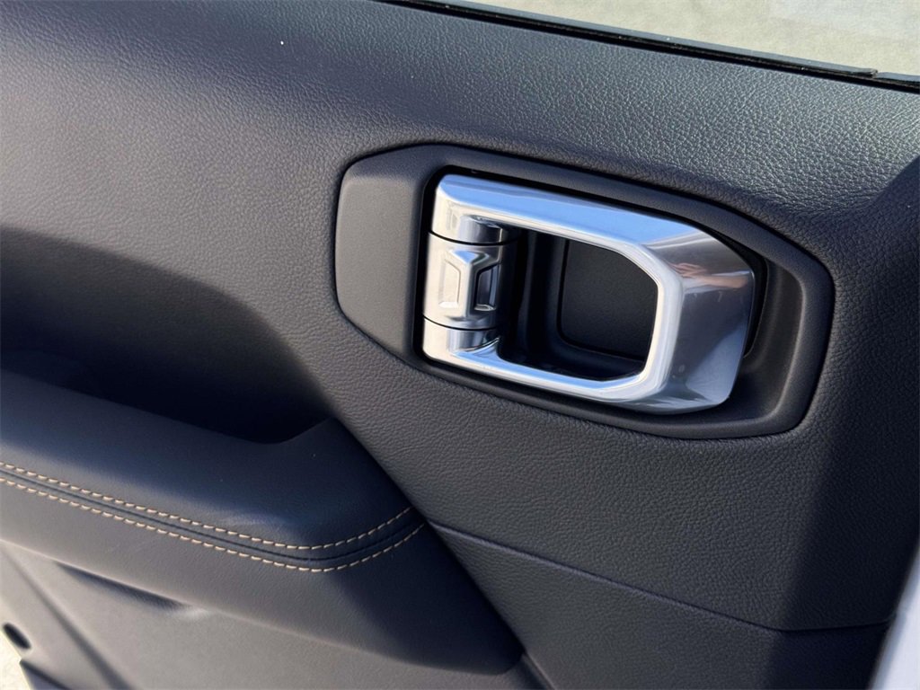 New 2025 Jeep Gladiator High Tide image 14