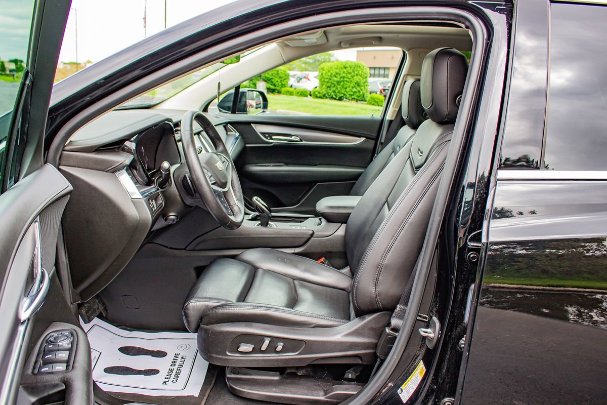 Used 2017 Cadillac XT5 Luxury w/ Driver Awareness Package AWD/4WD image 12