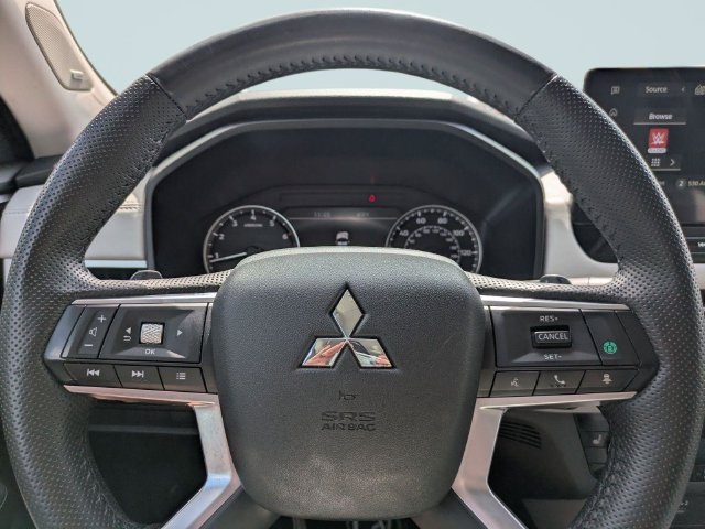 Used 2025 Mitsubishi Outlander SE FWD image 29