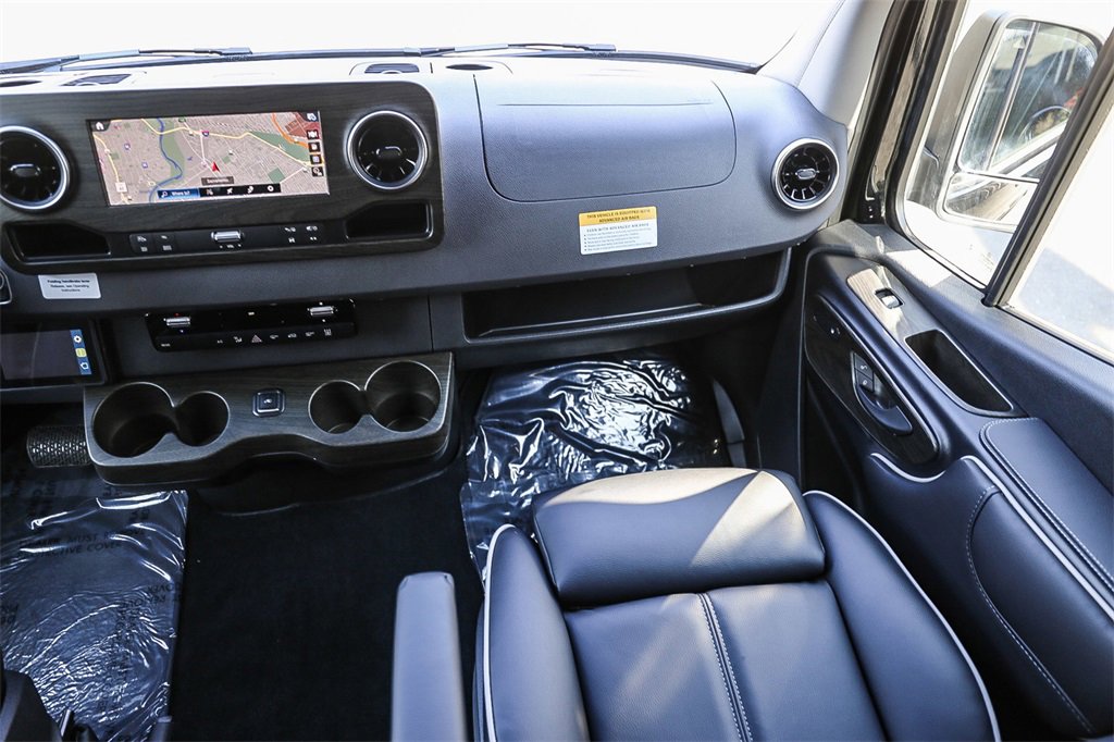 Used 2023 Mercedes-Benz Sprinter 2500 image 21