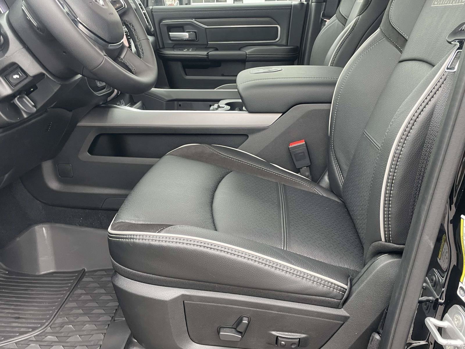 New 2026 RAM 2500 Laramie AWD/4WD image 7