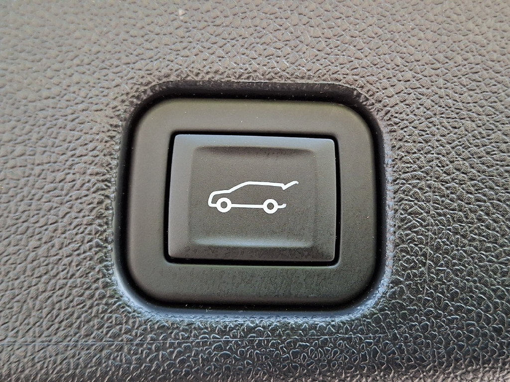 Used 2024 Chevrolet Traverse RS w/ LPO, Floor Liner Package AWD/4WD image 31