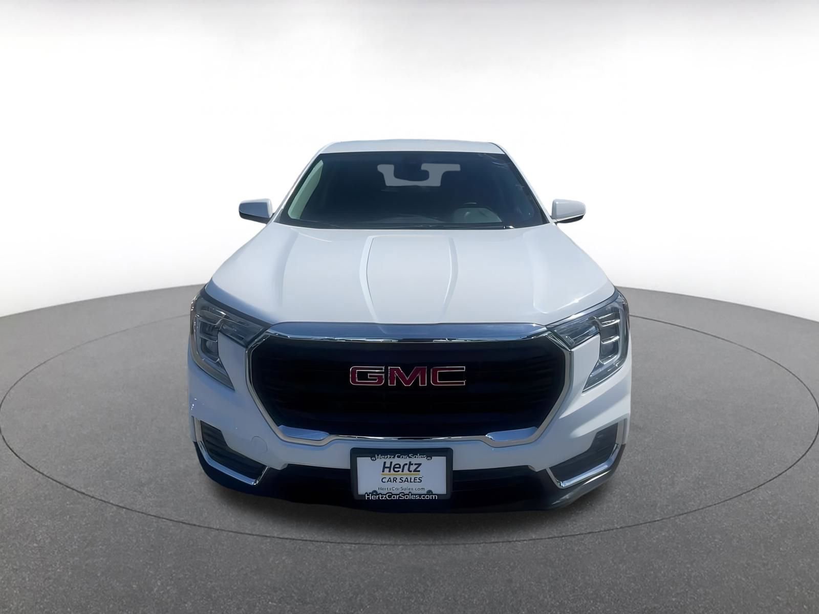 Used 2024 GMC Terrain SLE image 4