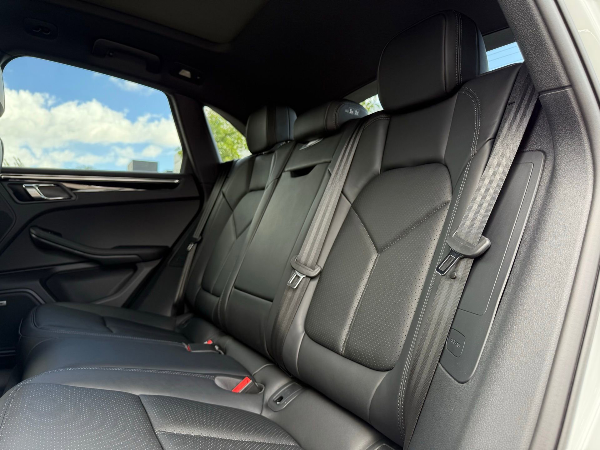 Used 2025 Porsche Macan image 29