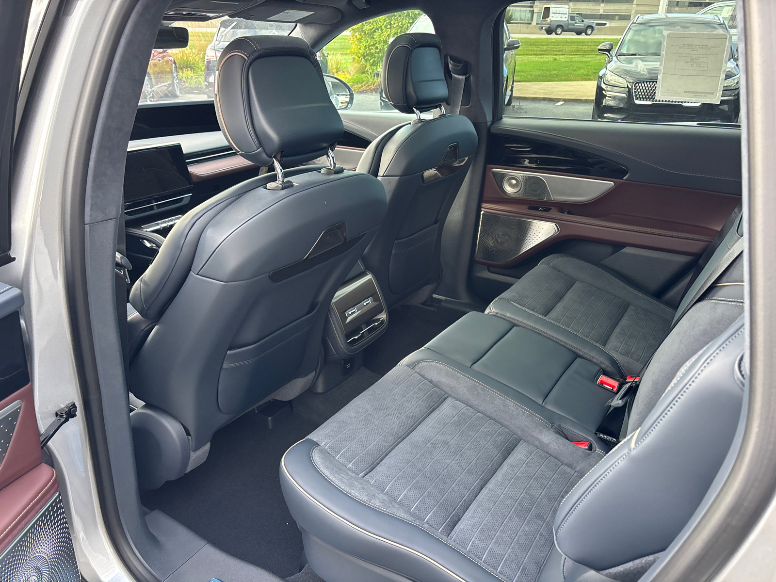 New 2026 Lincoln Nautilus Black Label w/ Jet Appearance Package image 29