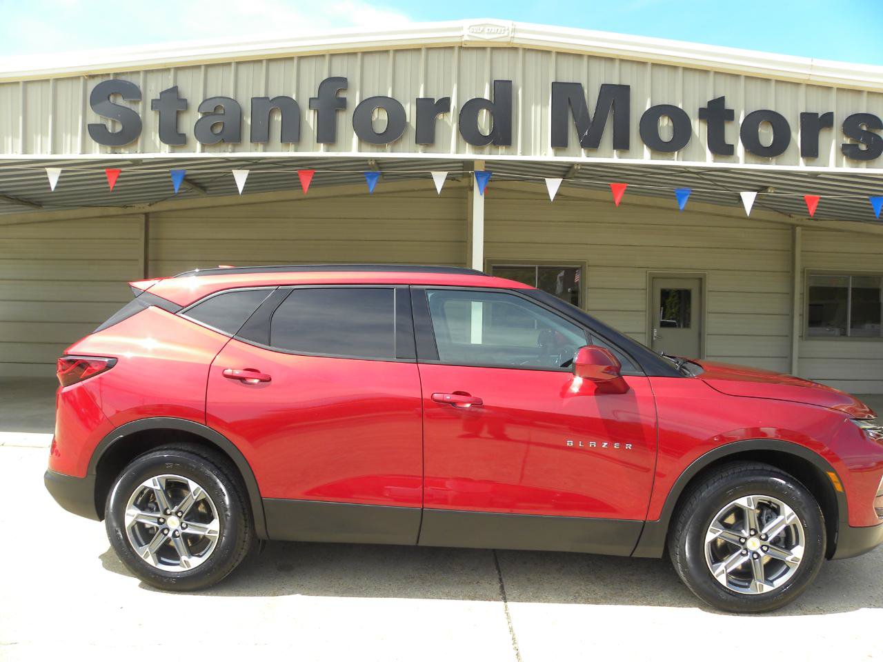 Used 2024 Chevrolet Blazer LT w/ Convenience Package FWD image 2
