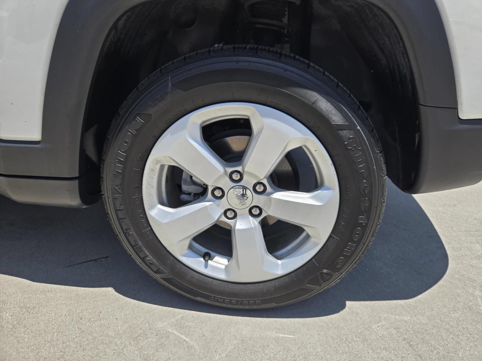Used 2018 Jeep Compass Latitude w/ Popular Equipment Group FWD image 32