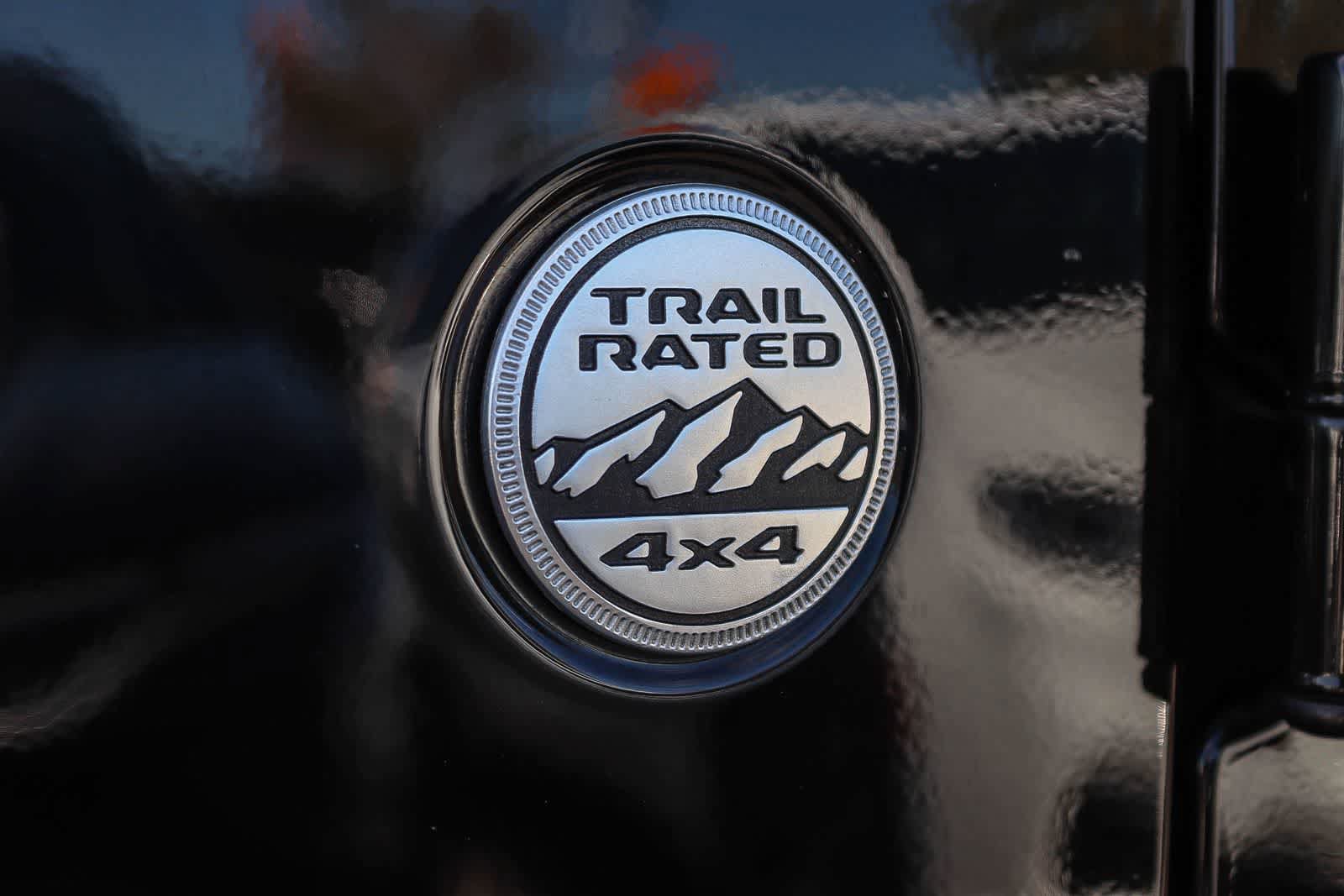 Used 2018 Jeep Wrangler Unlimited Sahara AWD/4WD image 12