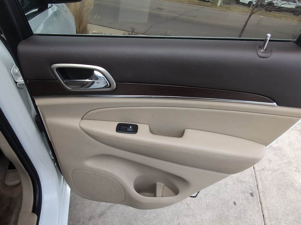 Used 2015 Jeep Grand Cherokee Overland w/ Advanced Technology Group image 31